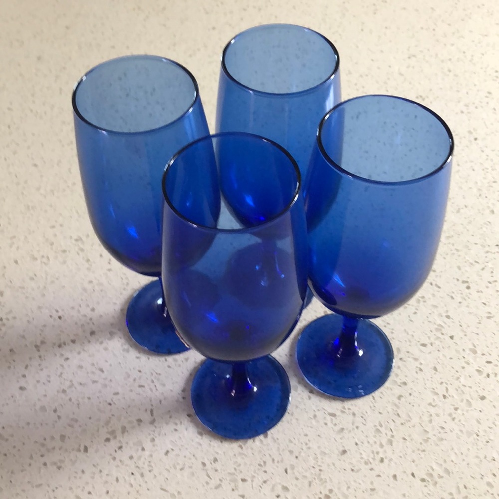 4 Blue water / wine goblets